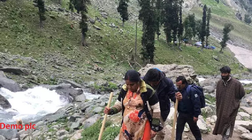 कश्मीर की वादियों में फिल्मी हलचल शुरू, धारा 370 हटने के डेढ़ साल बाद शूटिंग की तैयारी.. कश्मीर की वादियों में फिल्मी हलचल शुरू, धारा 370 हटने के डेढ़ साल बाद शूटिंग की तैयारी..