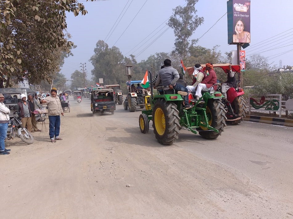 दिल्ली के आंदोलन का रीवा में भी असर,सैकड़ों ट्रैक्टर लेकर निकले किसान...