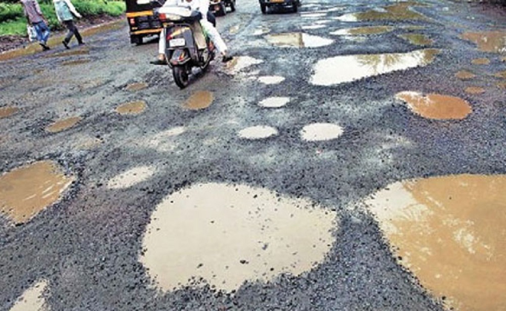 हाइवे का निर्माण होने के बाद से बदहाल हैं एप्रोच सड़कें, पैदल चलना मुश्किल : REWA NEWS