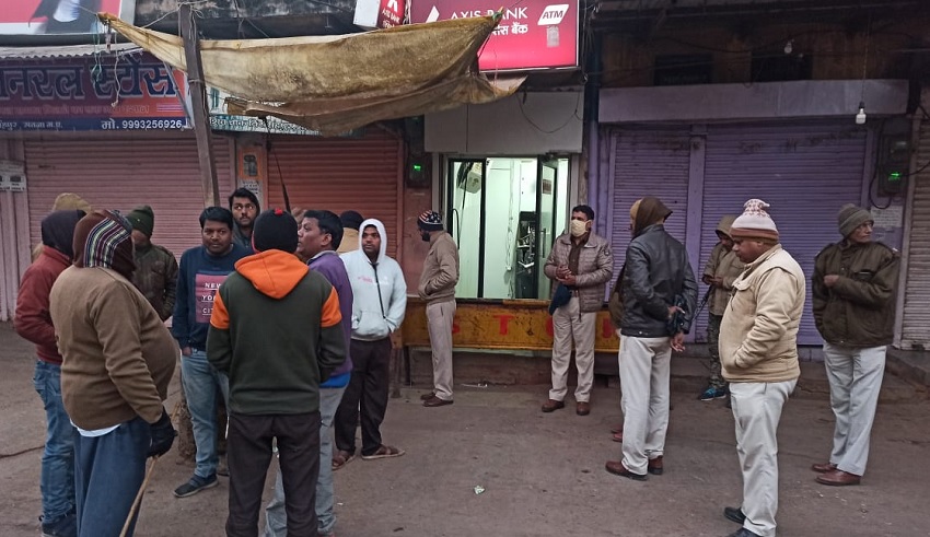 ATM में ब्लास्ट कर बदमाश ले गये रूपयों का बाक्स, क्षेत्र में सनसनी- Satna News