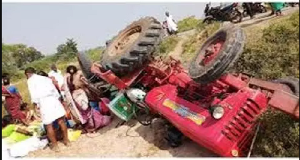 ट्रैक्टर पलटने से 3 मजदूरों की मौत, 2 गंभीर हालत में अस्पताल में भर्ती : MP NEWS