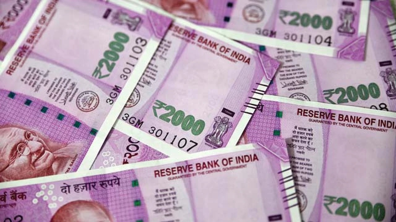 रीवाः वृद्ध को धक्का देकर बाइकर्स गिरोह लूट ले गया 50 हजार रूपये, बैंक के सामने हुई घटना.. रीवाः वृद्ध को धक्का देकर बाइकर्स गिरोह लूट ले गया 50 हजार रूपये, बैंक के सामने हुई घटना..