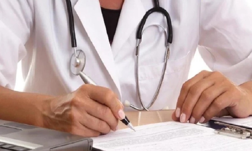 चिकित्सा शिक्षा मंत्री का फरमान जारी, अब डक्टरों को रोगी के ओपीडी पर्चे पर लिखना होगा अपना नाम और मोबाइल नम्बर, अन्यथा ....