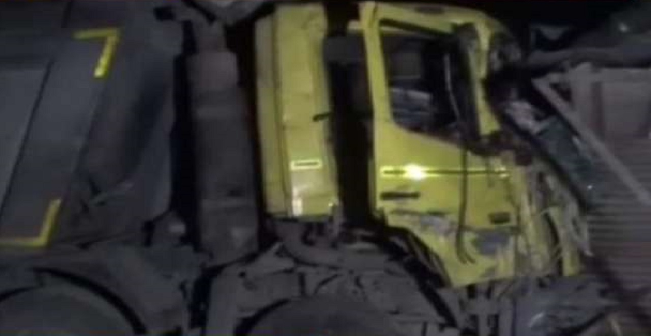 सूरत के कोसांबा में ट्रक के पलट जाने से 13 मजूरों की मौत