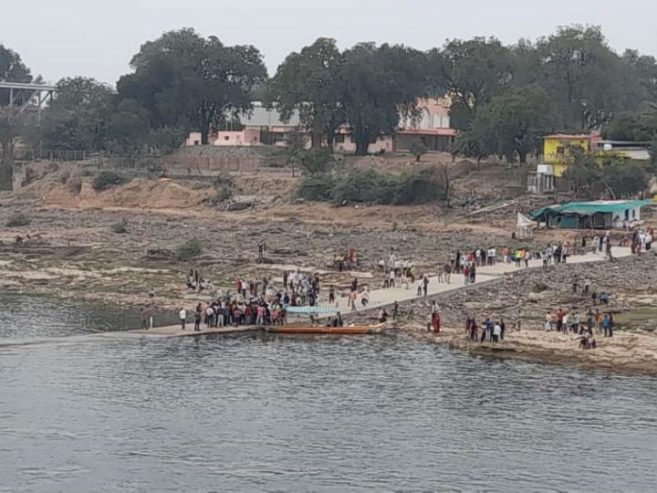 नर्मदा नदी में नाव पलटी, 9 लोग सुरक्षित, 2 की तलाश जारी : MP NEWS