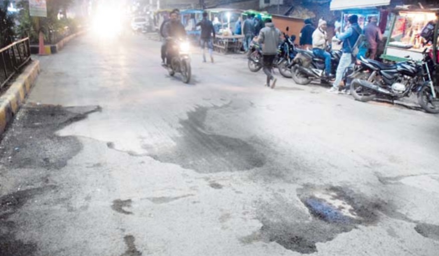 हालात-ए-रीवा! सीएम आएं सड़क आई, सीएम गए सड़क गई हालात-ए-रीवा! सीएम आएं सड़क आई, सीएम गए सड़क गई