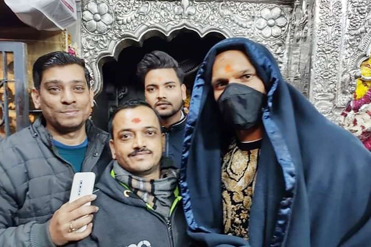 गलती शिखर धवन की, सजा भुगत रहा है गरीब नाविक, जानिए क्या है मामला...