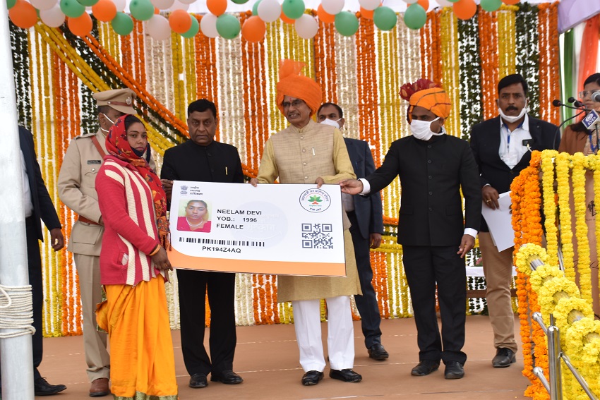 रीवा की नीलम को मुख्यमंत्री शिवराज ने किया सम्मानित, जानिए क्या है कारण ? रीवा की नीलम को मुख्यमंत्री शिवराज ने किया सम्मानित, जानिए क्या है कारण ?