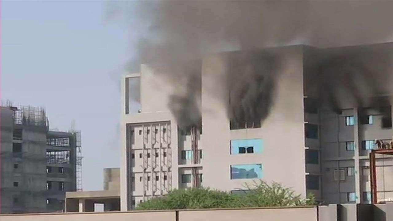 Serum Institute में आग लगने के चलते प्रभावित होगा BCG, Rotavirus वैक्सीन का उत्पादन Serum Institute में आग लगने के चलते प्रभावित होगा BCG, Rotavirus वैक्सीन का उत्पादन