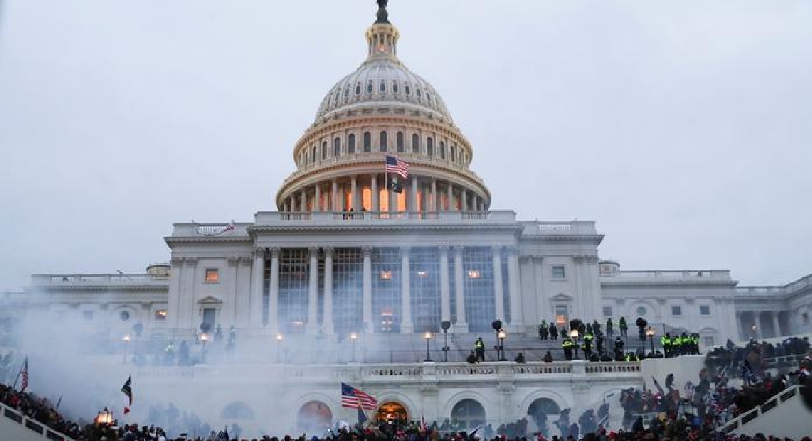 अमेरिकी संसद में हिंसा; Trump के Social Media Account ब्लॉक किए गए, किसी भी समय पद से हटाए जा सकते हैं