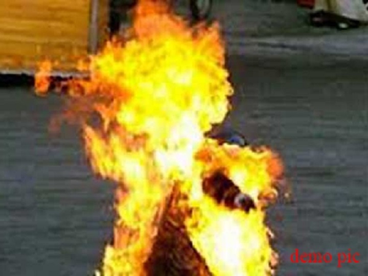 उमरिया : एसपी आफिस के सामने, कर्जदाता से परेशान युवक ने किया आत्मदाह का प्रयास, पेट्रोल डालकर लगा... उमरिया : एसपी आफिस के सामने, कर्जदाता से परेशान युवक ने किया आत्मदाह का प्रयास, पेट्रोल डालकर लगा...