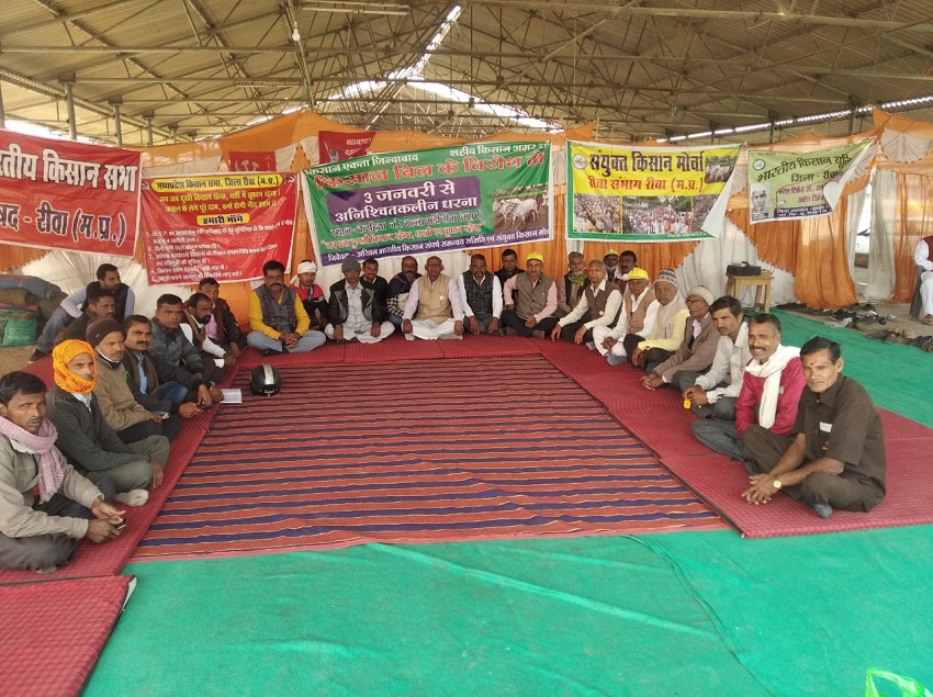 किसान नेता करेगें 11 स्थानों पर चक्काजाम, मंडी परिसर में जारी है आंदोलन..: REWA NEWS