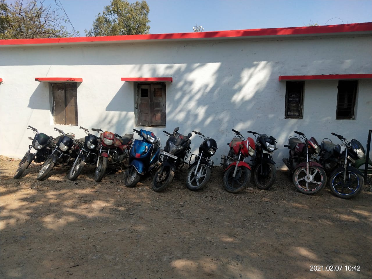 युवक से 11 नग चोरी की मोटर साइकिलें पुलिस ने की जब्त : Satna News