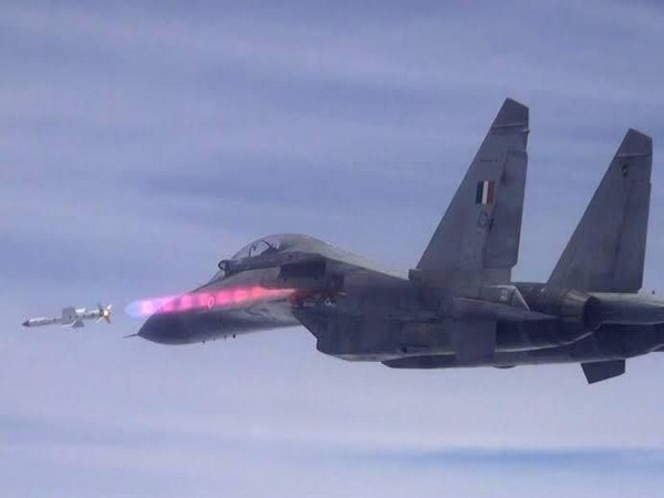 160 किलोमीटर दूर दुश्मन के लड़ाकू विमान को निस्तेनाबूत करेगा Astra Mark 2 मिसाइल