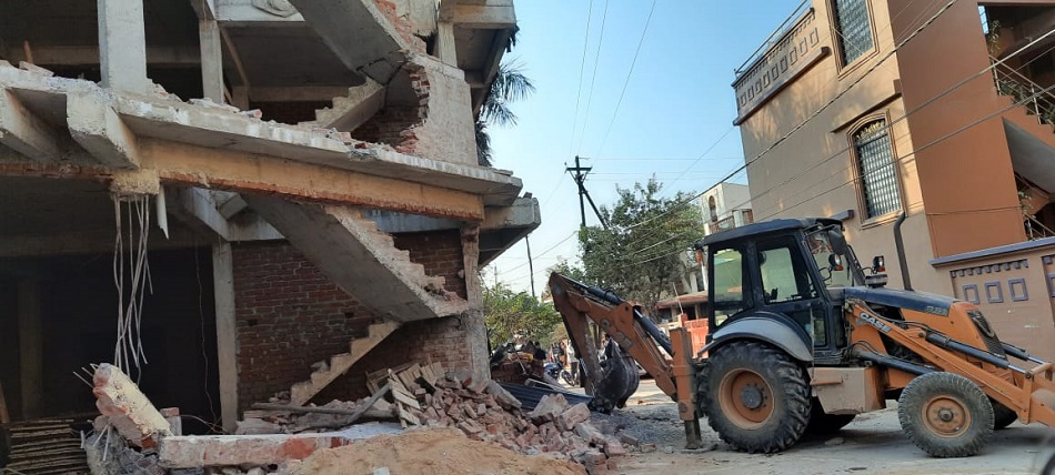 प्रशासन ने शहर की बहुमंजिला भवन को किया धराशायी, द्वारिका नगर में हुई कार्रवाई...: REWA LOCAL NEWS