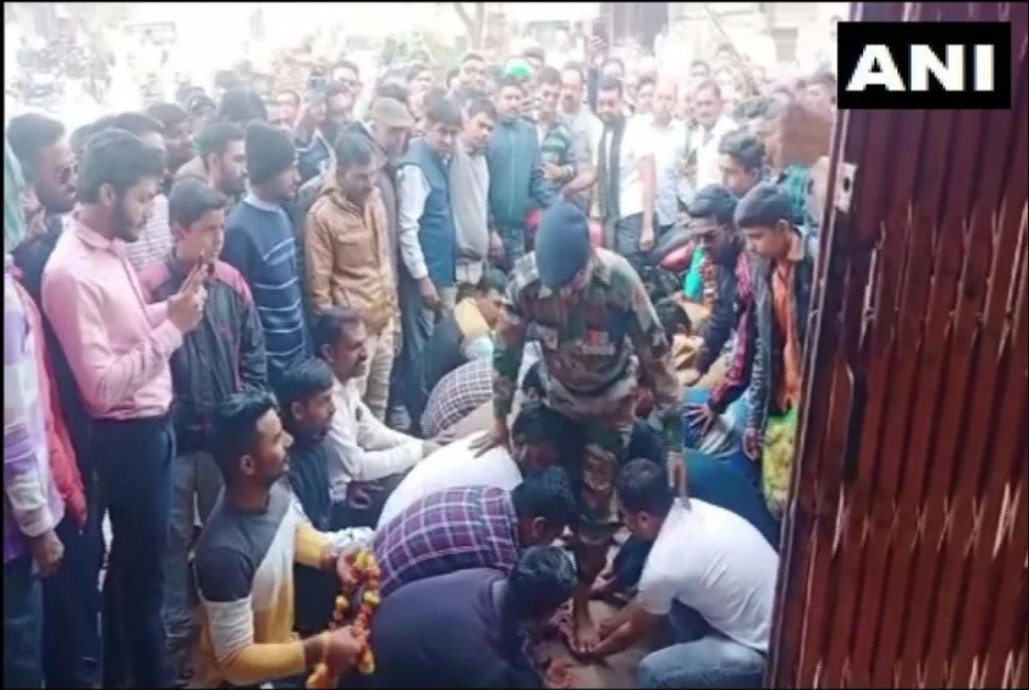 सेना के जवान का ऐसा स्वागत कभी नही देखा, घर आए जवान का जमीन पर नहीं पडने दिया पैर, किया....: MP NEWS