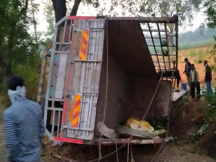 ROAD ACCIDENT / स्टेट हाइवे पर हुआ भीषण सड़क हादसा, 16 की मौत, 5 गम्भीर... ROAD ACCIDENT / स्टेट हाइवे पर हुआ भीषण सड़क हादसा, 16 की मौत, 5 गम्भीर...