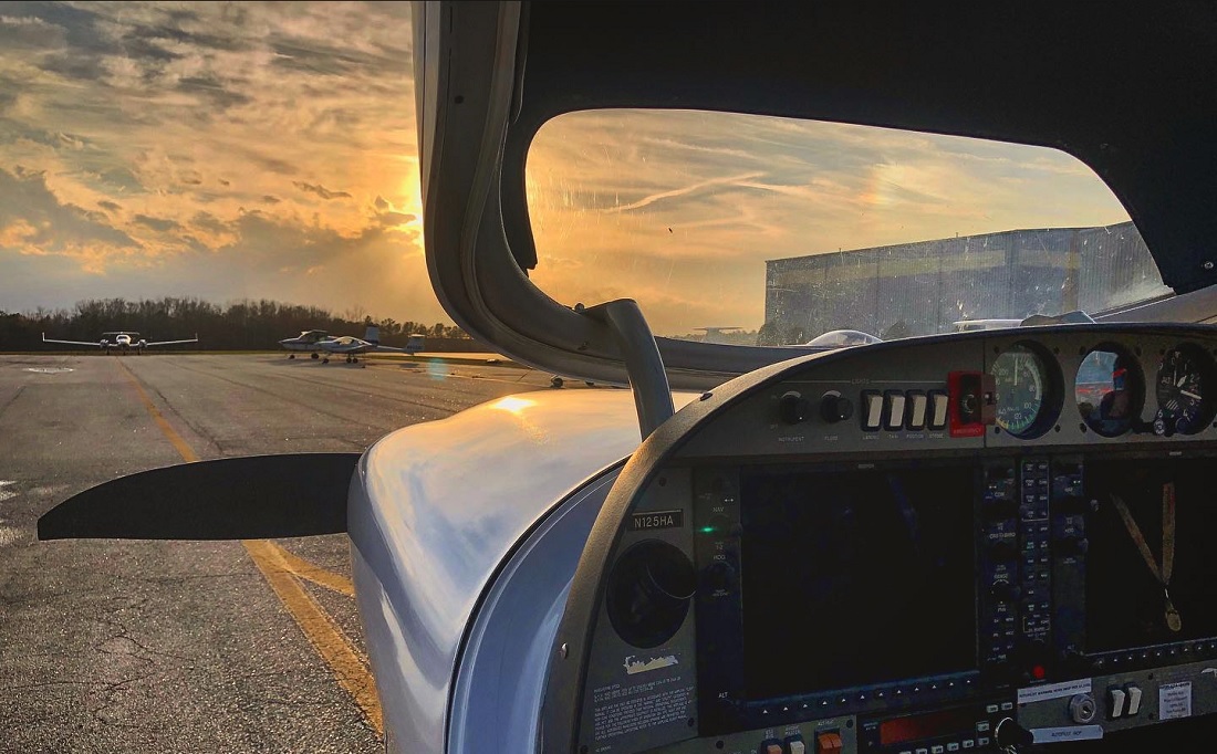 रीवा के चोरहटा हवाई अड्डा के दिन फिरें, अब रात में भी उड़ान भर रहें हैं फाल्कन के प्लेन