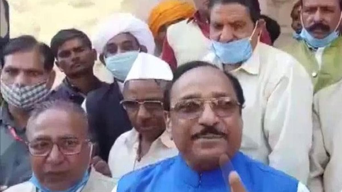 MP : कांग्रेस नेता का विवादित बयान, कहा दिन में चंदा मागते है और रात में शराब....