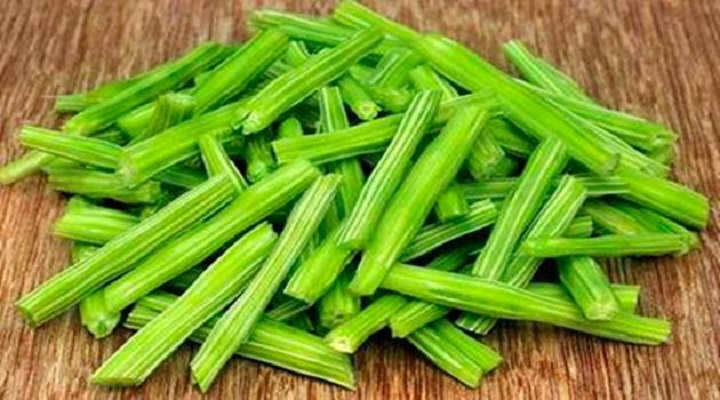 मुनगा को हल्के में न लें, दूध से ज्यादा कैल्सियम-केले से ज्यादा पोटैशियम तो वहीं गाजर से ज्यादा विटामिन ए है इसमें.... : Benefits Of Drumstick in Hindi