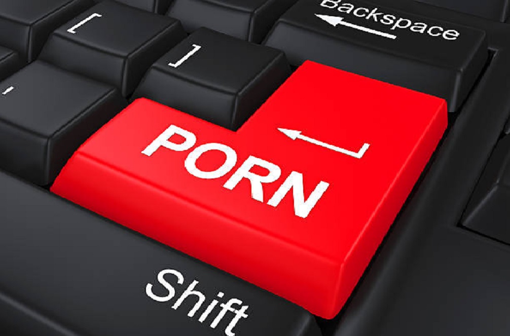 Porn Video Racket मामले में एक और खुलासा! मॉडल का आरोप, 3 मर्दों संग मुझे सेक्स और न्यूड पोज़ के लिए बनाया था दबाव