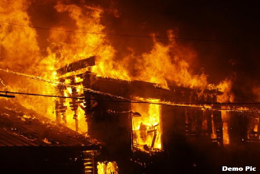 Rewa Local News / धू-धूकर जलती रही दुकानें, शो-पीस बनी रही फायर ब्रिगेड मशीन Rewa Local News / धू-धूकर जलती रही दुकानें, शो-पीस बनी रही फायर ब्रिगेड मशीन