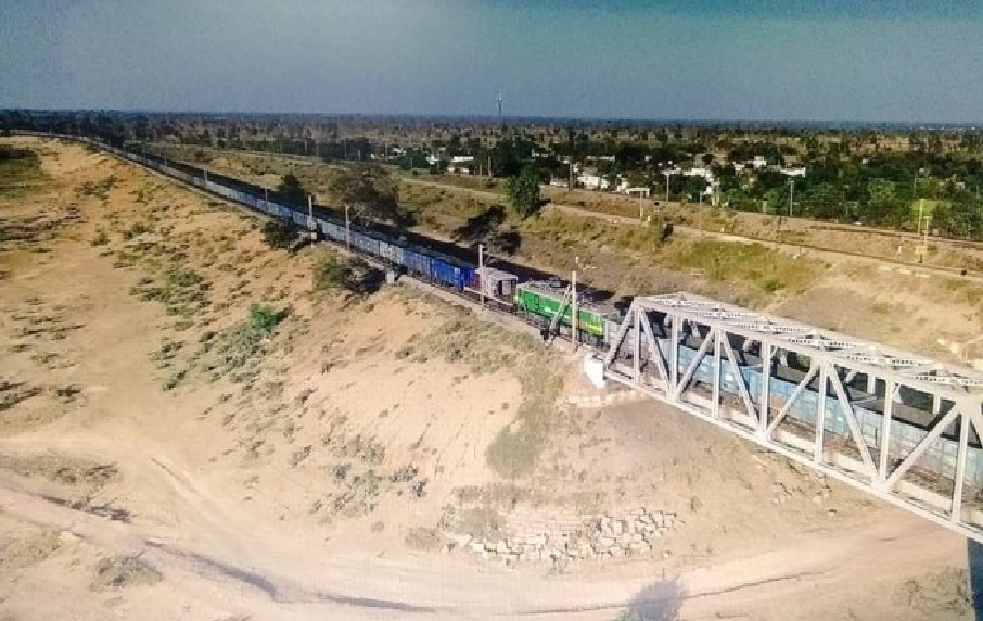 Indian Railway ने चलाई 295 बोगियों वाली 3.5 किमी सबसे लंबी ट्रेन, जानिए क्या है इसकी खासियत