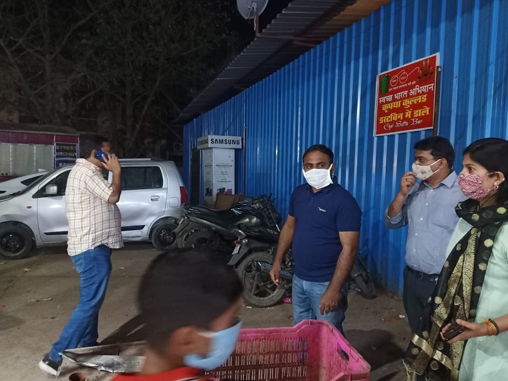 कोरोना गाइडलाइन का पालन कराने सड़क पर उतरा प्रशासन, चालान काटने के दौरान देते रहे परिचय : REWA NEWS कोरोना गाइडलाइन का पालन कराने सड़क पर उतरा प्रशासन, चालान काटने के दौरान देते रहे परिचय : REWA NEWS