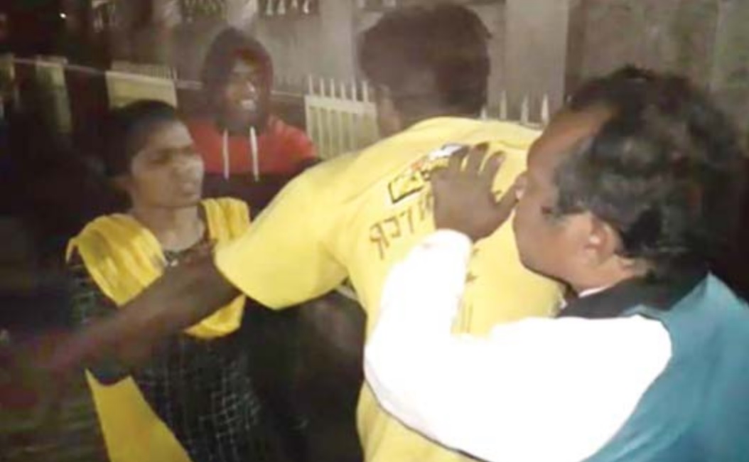 रीवा / प्रेमिका के साथ रंगरेलियां मनाते हुए रंगे हांथों पकड़ा गया पति, पत्नी ने सरेआम कर दी धुनाई