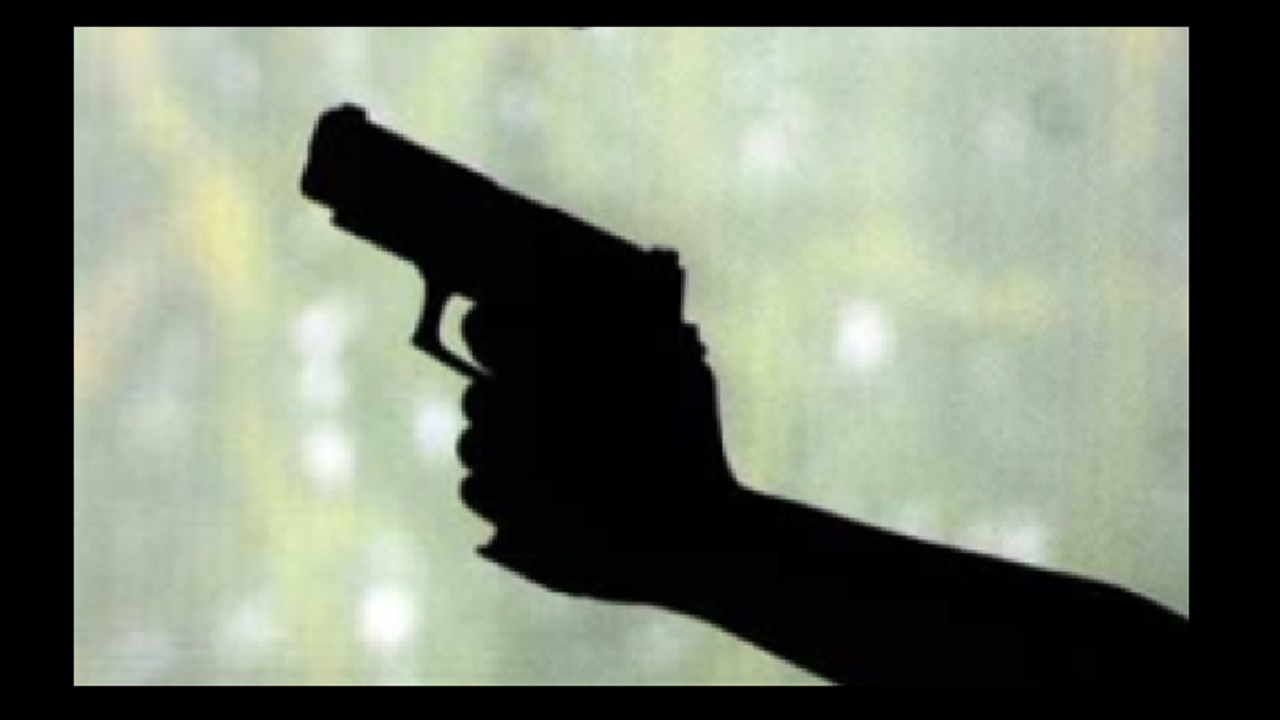 Gwalior News : नशे में धुत्त बहन को पीट रहा था भाई, जान बचाने बहन पड़ोसी के घर भागी तो पड़ोसी को युवक ने मारी गोली