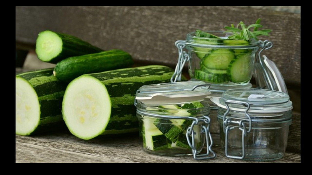 Eating Kheera Health Benefits : गर्मियों में खीरे सेवन से मिलते कई अद्भुत फायदें, ये बीमारियां होती है दूर