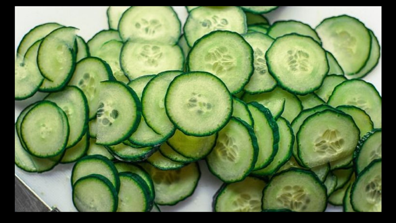 Eating Kheera Health Benefits : गर्मियों में खीरे सेवन से मिलते कई अद्भुत फायदें, ये बीमारियां होती है दूर