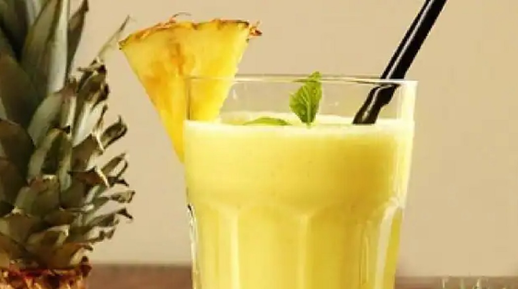 Pineapple Lassi Recipe : इस विधि से तैयार करें पाइनेप्पल लस्सी, गर्मी में शरीर को रखेगी ठण्डा Pineapple Lassi Recipe : इस विधि से तैयार करें पाइनेप्पल लस्सी, गर्मी में शरीर को रखेगी ठण्डा