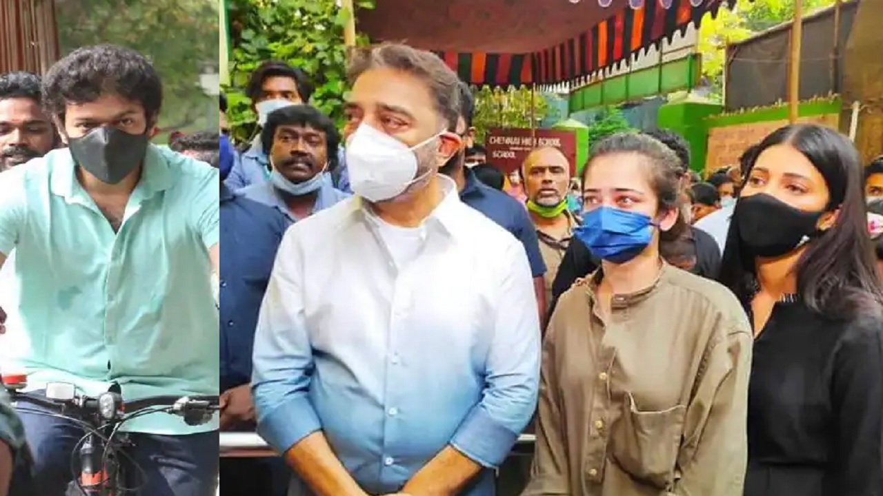 साइकिल चलाकर वोट डालने पहुंचे तमिल एक्टर Vijay Thalapathy, सड़क पर एक्टर को देख क्रेजी हुए फैंस