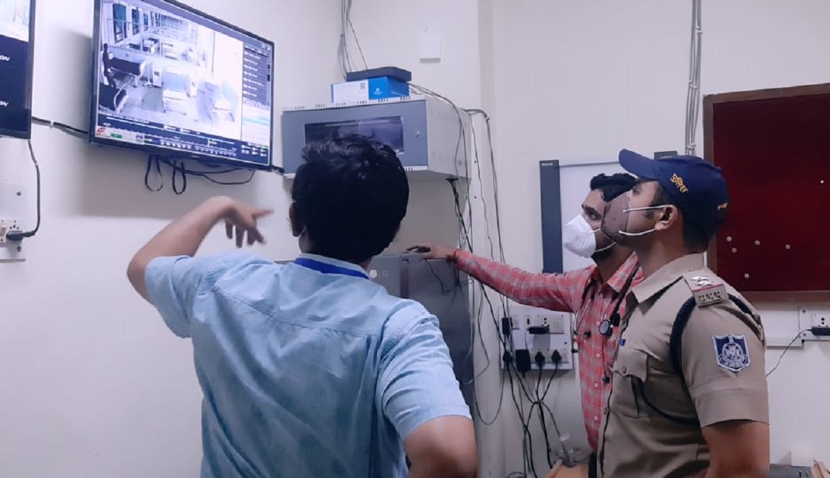 रीवा / SGMH के COVID-19 वार्ड में चोरी, हजारो का सामान ले उड़े चोर रीवा / SGMH के COVID-19 वार्ड में चोरी, हजारो का सामान ले उड़े चोर
