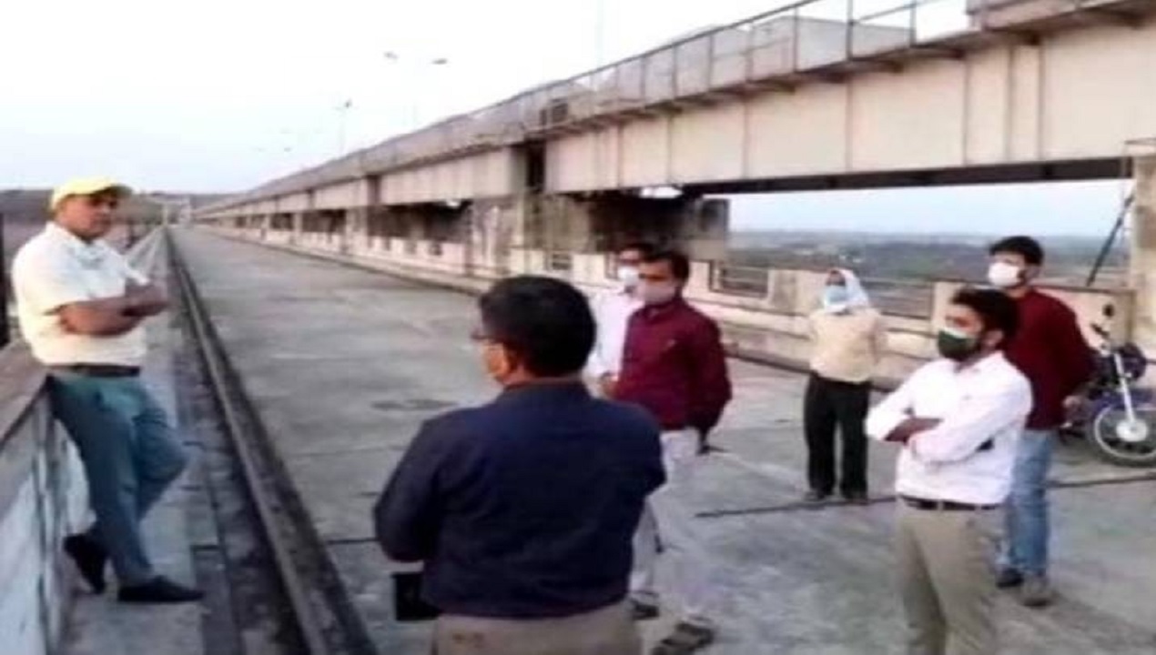 Devlond : कोरोना से उत्पादन पर असर, बाण सागर डेम से मछुआरो ने किया किनारा, सरकार को करोड़ो की छति Devlond : कोरोना से उत्पादन पर असर, बाण सागर डेम से मछुआरो ने किया किनारा, सरकार को करोड़ो की छति