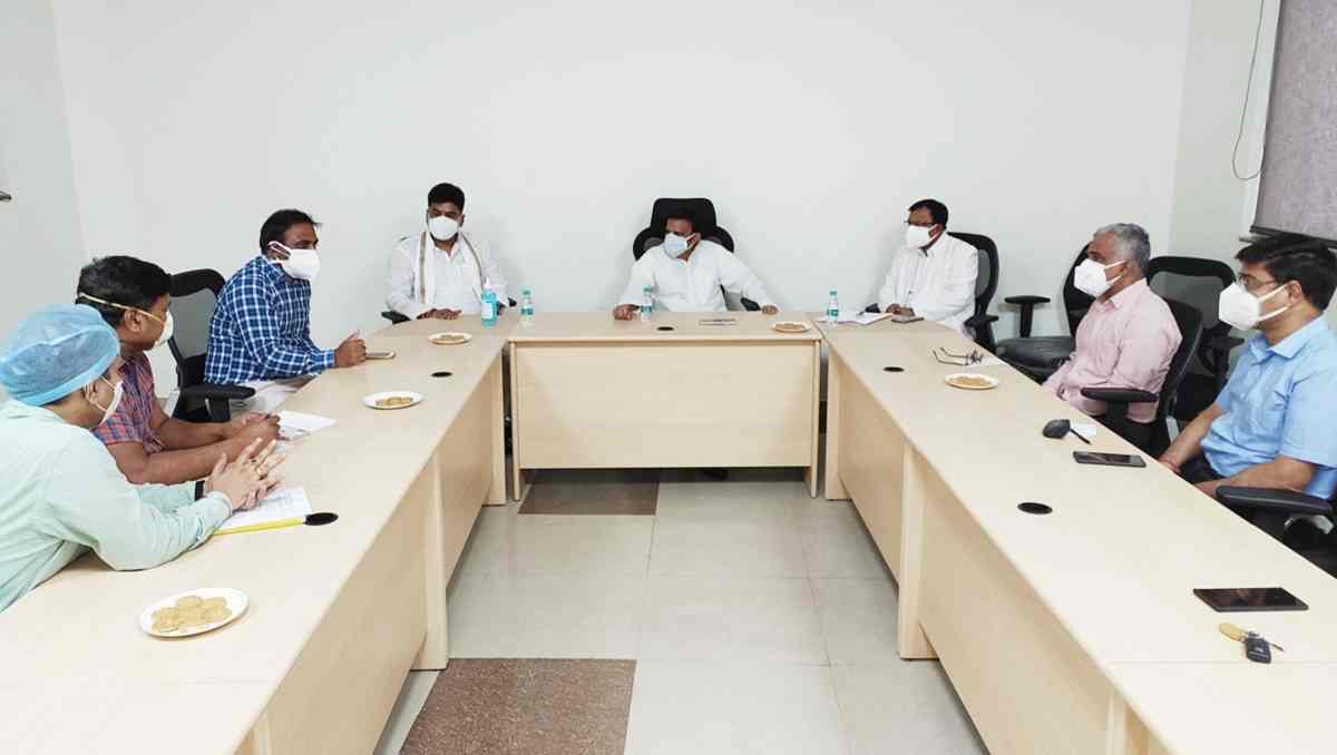 संकट में रोगियों की शानदार सेवाएं दे रहें हैं रीवा के सुपर स्पेशलिटी अस्पताल एवं SGMH, सुपर स्पेशलिटी हॉस्पिटल में शीघ्र लगेंगे 40 नए वेंटिलेटर : पूर्व मंत्री राजेंद्र शुक्ल संकट में रोगियों की शानदार सेवाएं दे रहें हैं रीवा के सुपर स्पेशलिटी अस्पताल एवं SGMH, सुपर स्पेशलिटी हॉस्पिटल में शीघ्र लगेंगे 40 नए वेंटिलेटर : पूर्व मंत्री राजेंद्र शुक्ल