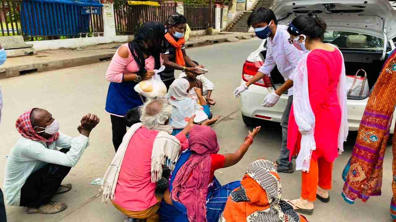रीवा / HOC फाउंडेशन की सराहनीय पहल, कोरोना महामारी के बीच जरूरतमंदों को वितरित कर रहें भोजन एवं सूखे खाद्यान्न के पैकेट रीवा / HOC फाउंडेशन की सराहनीय पहल, कोरोना महामारी के बीच जरूरतमंदों को वितरित कर रहें भोजन एवं सूखे खाद्यान्न के पैकेट