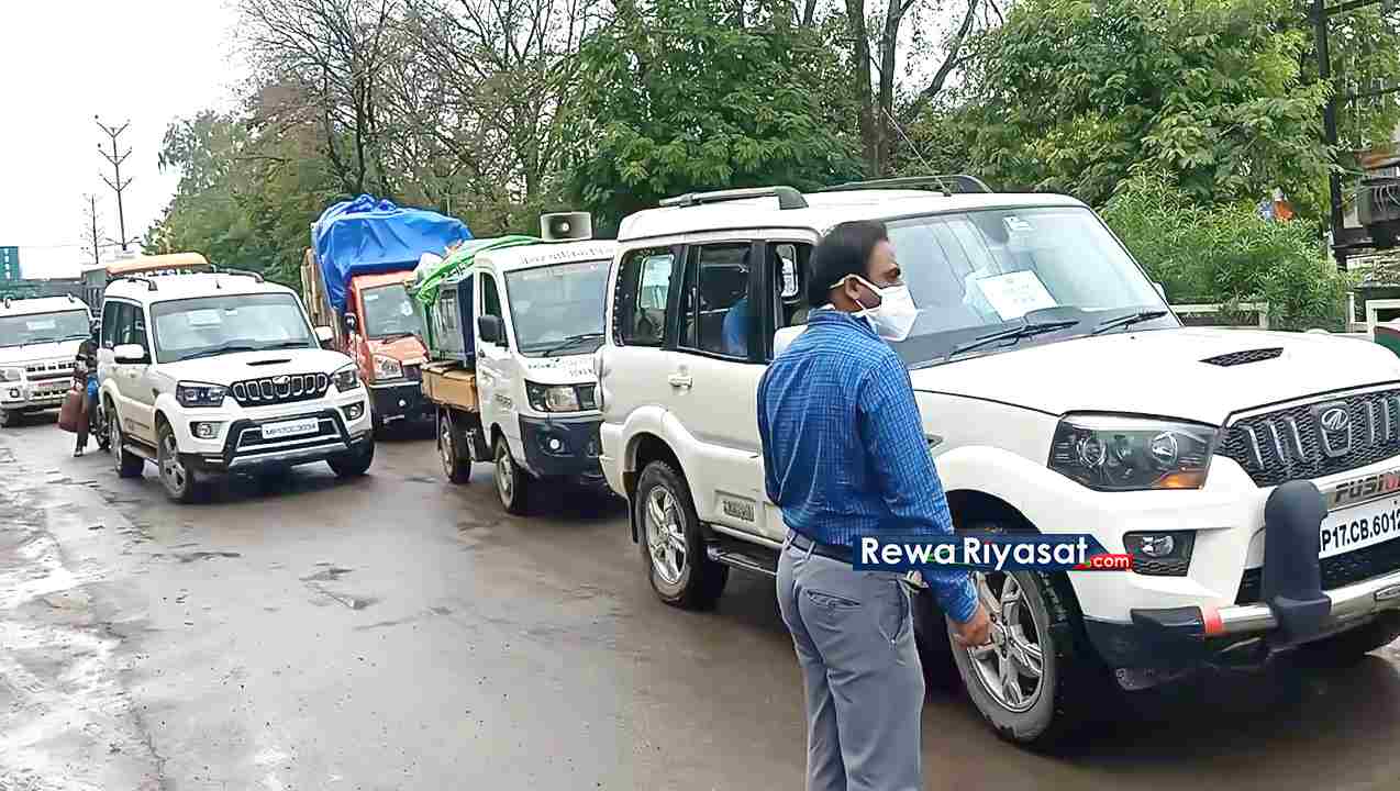 Video / बेवजह सड़कों पर घूम रहे लोगों को देख भड़के रीवा कलेक्टर, खुद सम्हाला मोर्चा, कार्रवाई के साथ की ये अपील...