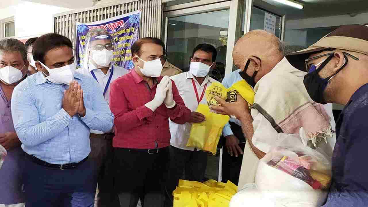 रीवा / कोरोना संक्रमण से स्वस्थ होने के बाद कहा - हमही प्राण बचै के कौउनौ उम्मीद नहीं रही, पै डॉक्टर बचाय लिहिन रीवा / कोरोना संक्रमण से स्वस्थ होने के बाद कहा - हमही प्राण बचै के कौउनौ उम्मीद नहीं रही, पै डॉक्टर बचाय लिहिन