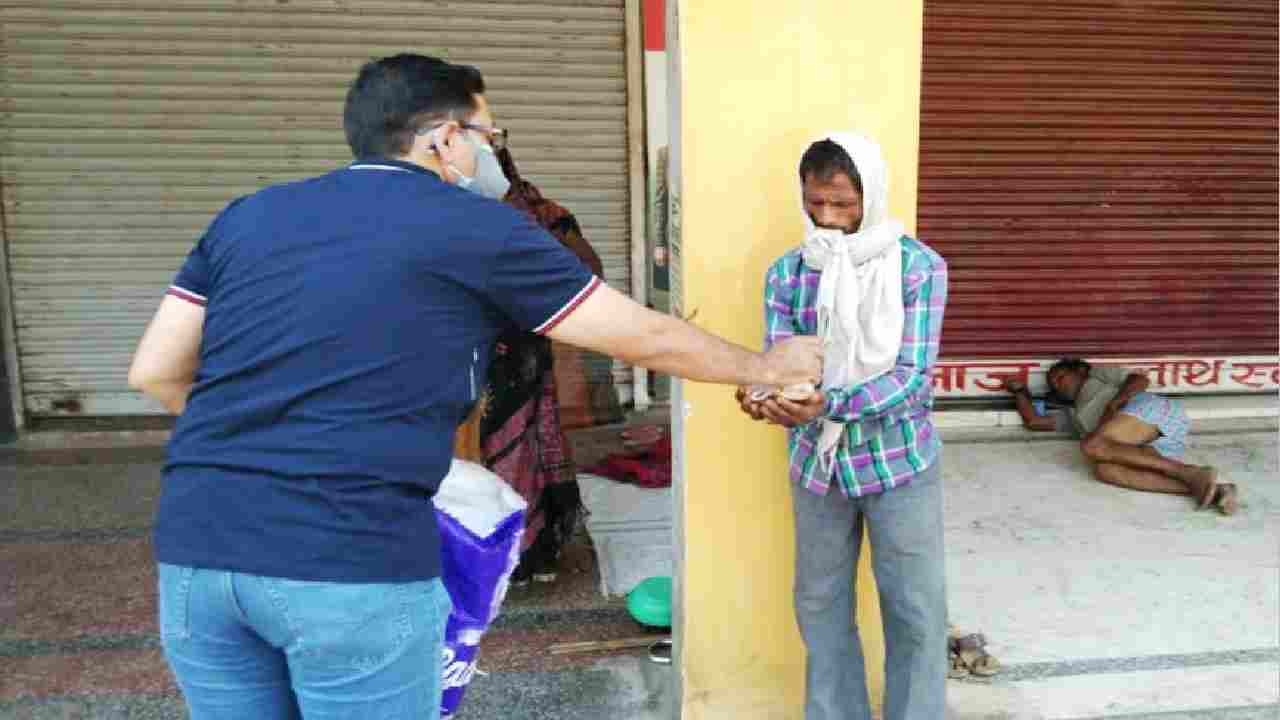 रीवा / कोविड मरीज व परिजनों के घरों तक नि:शुल्क भोजन पहुचा रहे है कोरोना वालेंटियर रीवा / कोविड मरीज व परिजनों के घरों तक नि:शुल्क भोजन पहुचा रहे है कोरोना वालेंटियर