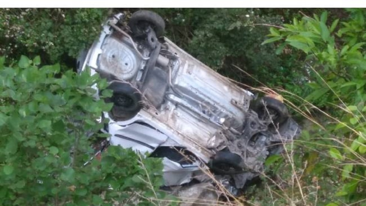 REWA : 25 फिट नीचे पुलिया से खाई में गिरी कार, चालक की मौत, 4 घायल