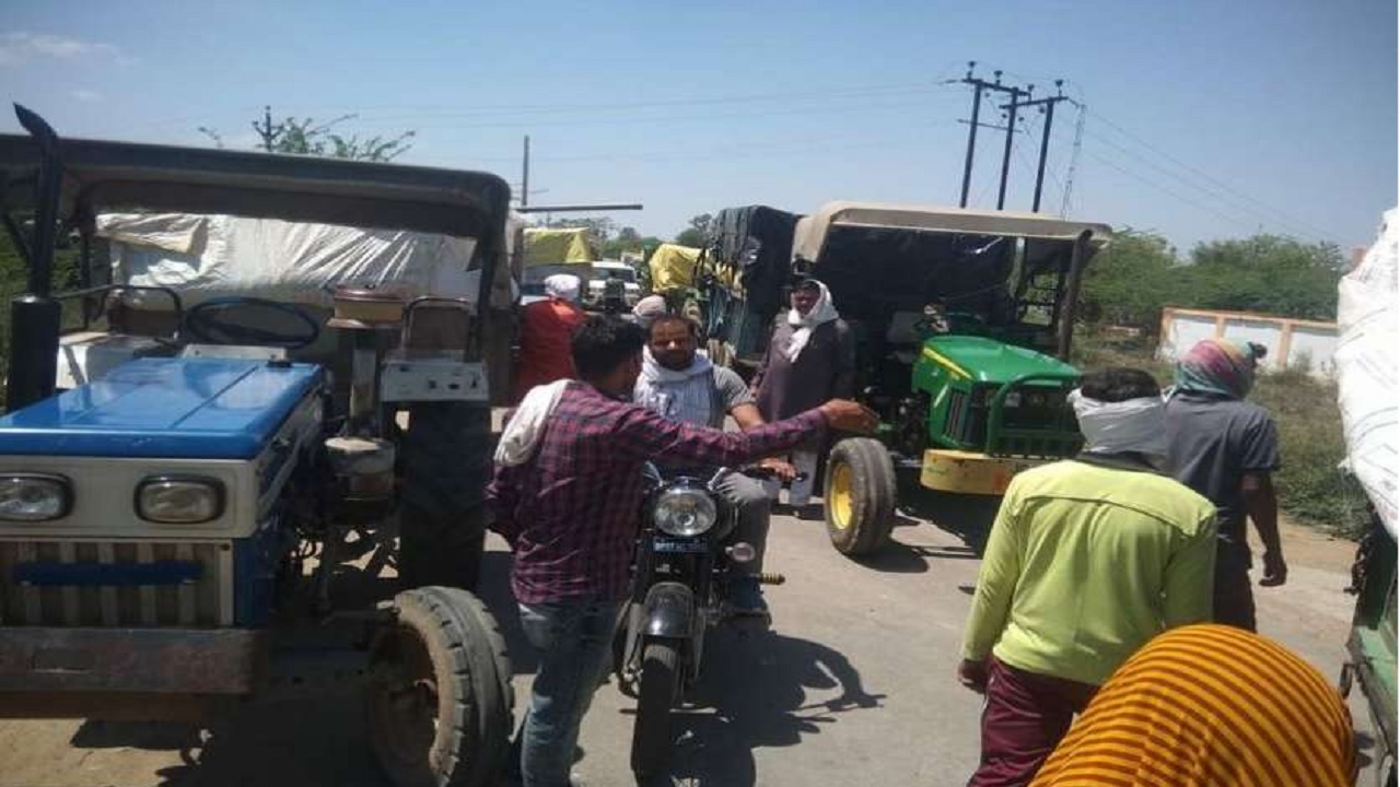 REWA : गेहू खरीदी न होने से नाराज किसान सड़क पर उतरे, लगाया जाम REWA : गेहू खरीदी न होने से नाराज किसान सड़क पर उतरे, लगाया जाम