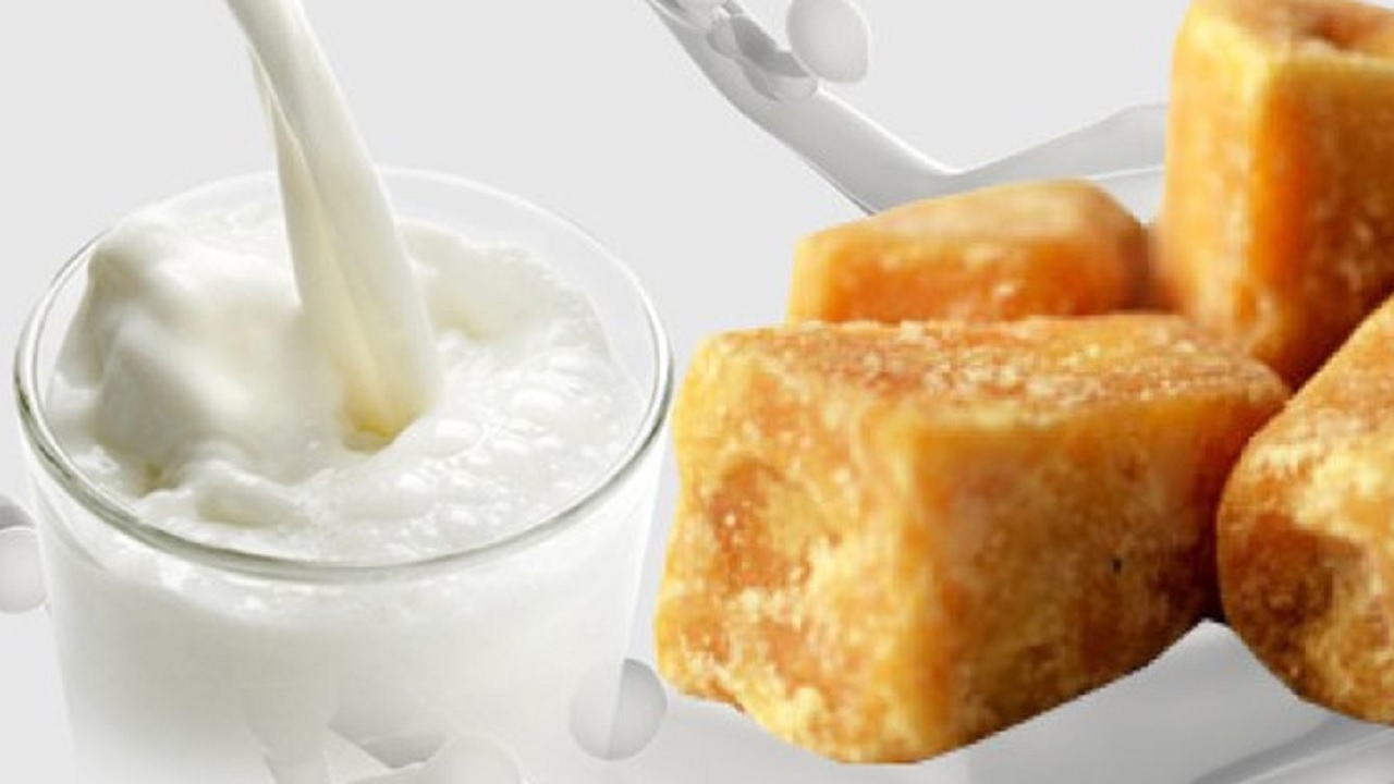 जोड़ो के दर्द एंव पेट के लिये बड़ा लाभकारी है गुड़ और गुनगुना दूध जोड़ो के दर्द एंव पेट के लिये बड़ा लाभकारी है गुड़ और गुनगुना दूध