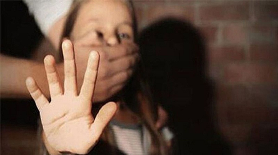 REWA : दो मासूम बेटियों की मां ने की हत्या, फिर कमरे के अंदर लगाई फांसी, घटना से सनसनी REWA : दो मासूम बेटियों की मां ने की हत्या, फिर कमरे के अंदर लगाई फांसी, घटना से सनसनी