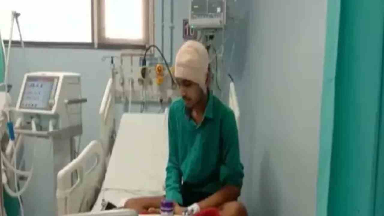 रीवा के सुपर स्पेशिलिटी हॉस्पिटल में 10 घंटे तक ब्रेन ट्यूमर कर डॉक्टरों ने किया ऑपरेशन, 22 साल के दीपक को मिली नई जिंदगी रीवा के सुपर स्पेशिलिटी हॉस्पिटल में 10 घंटे तक ब्रेन ट्यूमर कर डॉक्टरों ने किया ऑपरेशन, 22 साल के दीपक को मिली नई जिंदगी