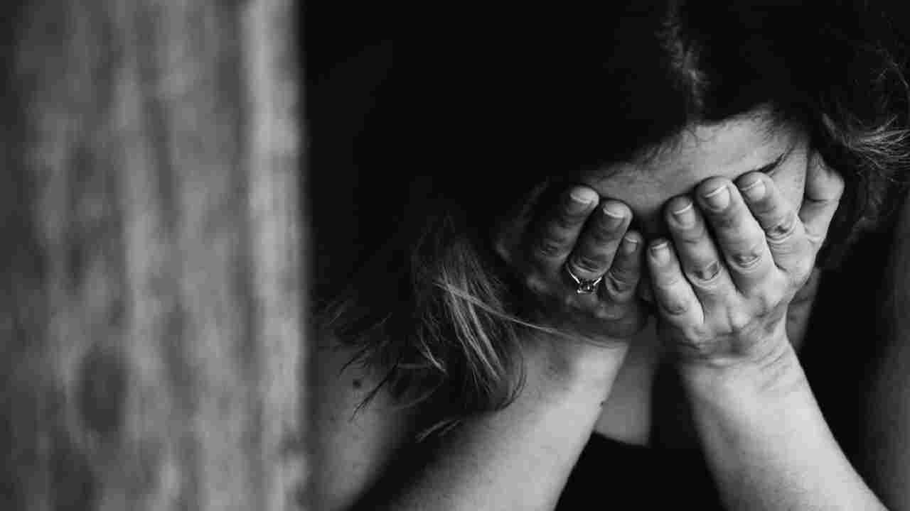 55 वर्षीय शिक्षक ने PSC की तैयारी कर रही छात्रा की मांग भर दी, फिर 4 साल तक करता रहा बलात्कार, वीडियो बनाकर किया ब्लैकमेल 55 वर्षीय शिक्षक ने PSC की तैयारी कर रही छात्रा की मांग भर दी, फिर 4 साल तक करता रहा बलात्कार, वीडियो बनाकर किया ब्लैकमेल