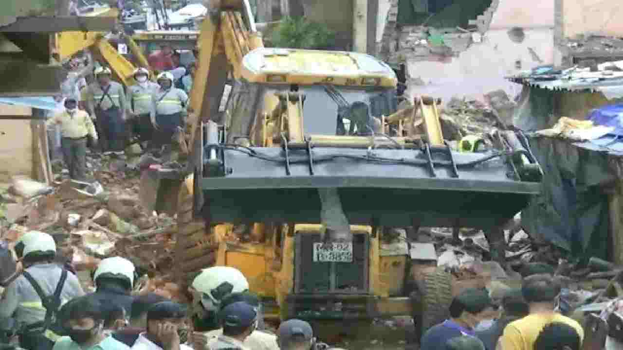 मुंबई में मुसीबतों की बारिश / ढह गई 4 मंजिला आवासीय इमारत, 11 की मौत, 7 जख्मी