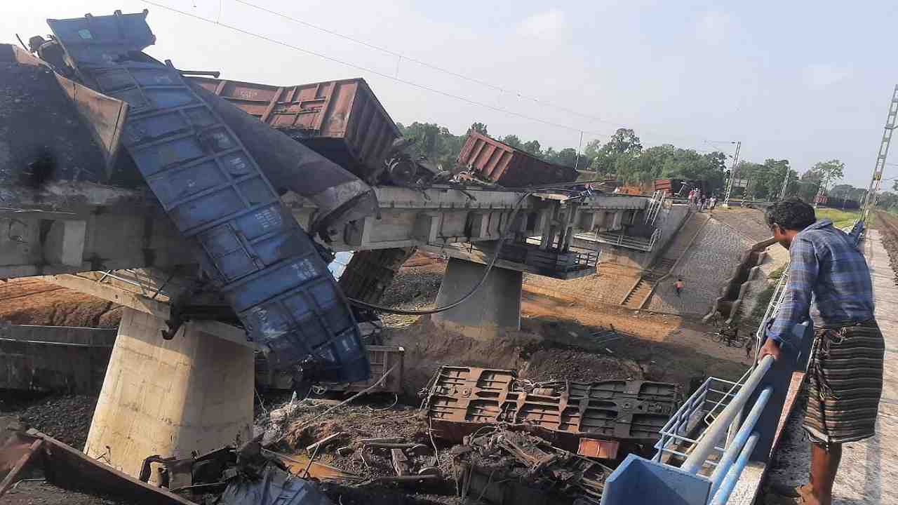 Anuppur Train Accident : Train के 15 डिब्बे पटरी से उतरे, पुल से नीचे गिरे कई डिब्बे, पुल की गुणवत्ता पर सवाल