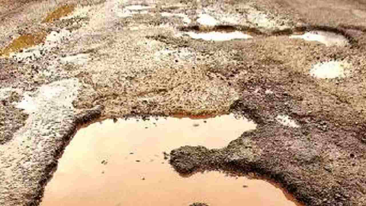 खस्ताहाल है रीवा-शहडोल सड़क, लेकिन विंध्यवासियों की जेब काटने MPRDC ने जारी किए दो Toll Plaza खोलने के आदेश खस्ताहाल है रीवा-शहडोल सड़क, लेकिन विंध्यवासियों की जेब काटने MPRDC ने जारी किए दो Toll Plaza खोलने के आदेश